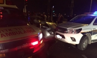 سيارة شرطة تتسبب بحادث على مدخل جلجولية 